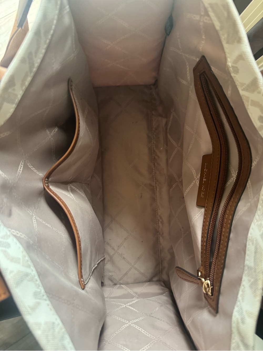 Michael Kors Gigi Large Tote Bag Beige and Brown caryall with Adjustable Strap - Picture 3 of 16